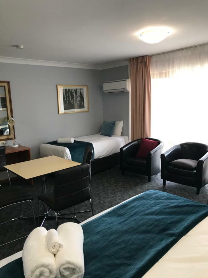 Town & Country Motor Inn Forbes Exterior foto